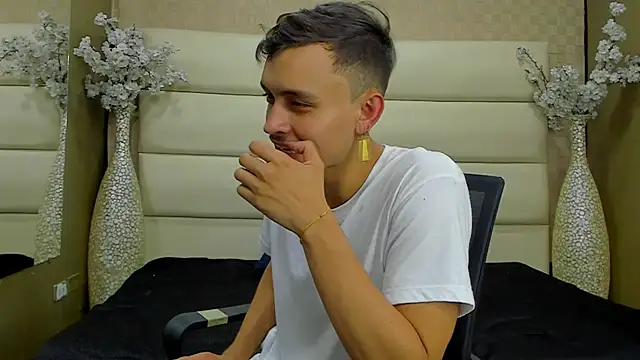 Desmon Clark online show from 02/15/25, 03:31