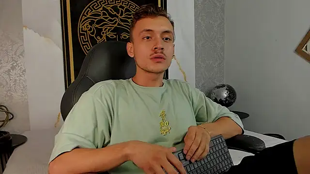 Desmon Clark online show from 02/27/25, 01:38