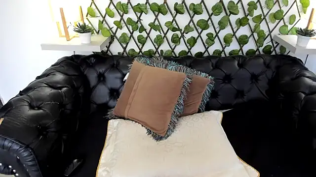 MARGOT WHISPER online show from 02/18/25, 06:15