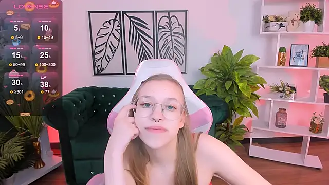 LayriantaVee online show from 02/22/25, 06:50