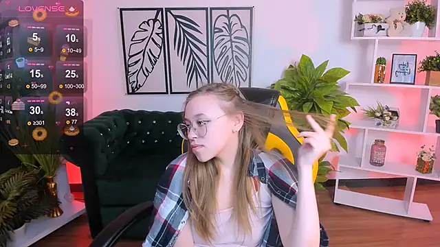 LayriantaVee online show from 02/25/25, 06:47