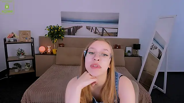 LayriantaVee online show from 03/05/25, 06:54