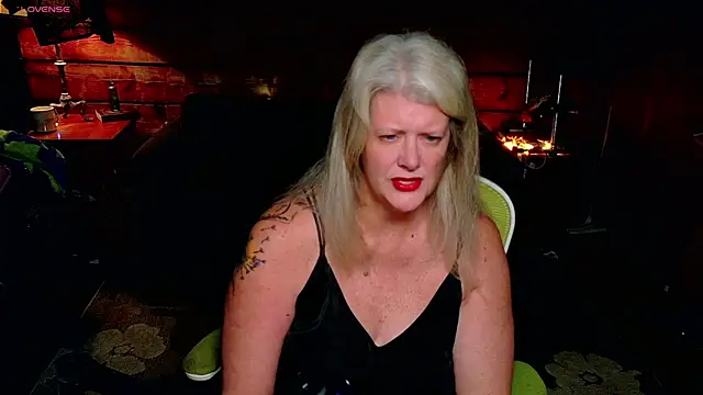 Snapshot of AliceHarlot chatting on 01/06/26, 05:44 AliceHarlot online show from 01/06/26, 05:44