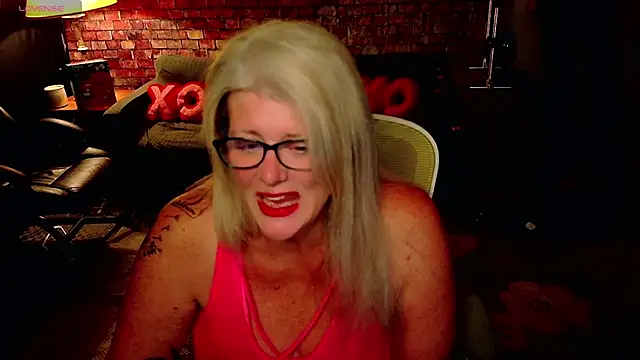 Snapshot of AliceHarlot chatting on 02/17/26, 04:20 AliceHarlot online show from 02/17/26, 04:20