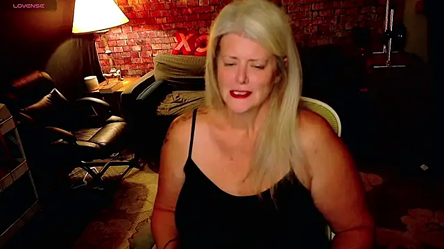 Snapshot of AliceHarlot chatting on 02/24/26, 03:26 AliceHarlot online show from 02/24/26, 03:26
