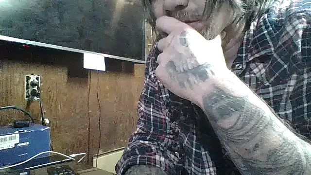 Snapshot of clitstitsandbongrips chatting on 12/15/24, 10:26 clitstitsandbongrips online show from 12/15/24, 10:26