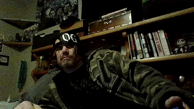 Snapshot of clitstitsandbongrips chatting on 12/17/24, 10:44 clitstitsandbongrips online show from 12/17/24, 10:44