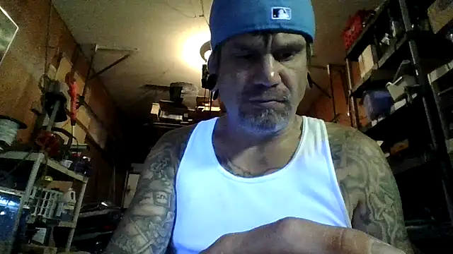 Snapshot of clitstitsandbongrips chatting on 09/11/25, 10:04 clitstitsandbongrips online show from 09/11/25, 10:04