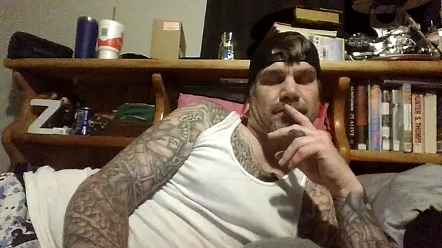 Snapshot of clitstitsandbongrips chatting on 09/18/25, 10:06 clitstitsandbongrips online show from 09/18/25, 10:06