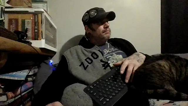 Snapshot of clitstitsandbongrips chatting on 11/12/25, 11:21 clitstitsandbongrips online show from 11/12/25, 11:21