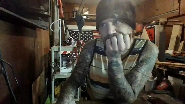 Snapshot of clitstitsandbongrips chatting on 11/16/25, 12:44 clitstitsandbongrips online show from 11/16/25, 12:44