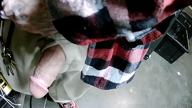 Snapshot of clitstitsandbongrips chatting on 11/21/25, 09:24 clitstitsandbongrips online show from 11/21/25, 09:24