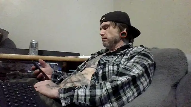 Snapshot of clitstitsandbongrips chatting on 11/25/25, 05:57 clitstitsandbongrips online show from 11/25/25, 05:57