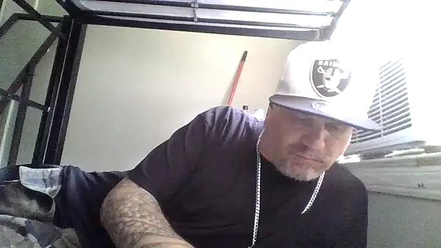 Snapshot of clitstitsandbongrips chatting on 04/23/26, 05:37 clitstitsandbongrips online show from 04/23/26, 05:37