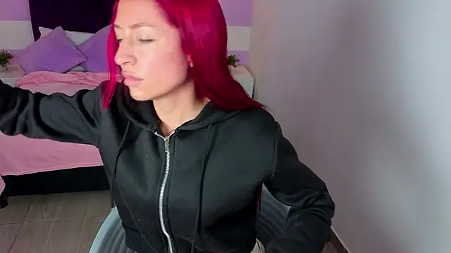 Snapshot of Scarlett__bell chatting on 06/19/26, 01:15 Scarlett bell online show from 06/19/26, 01:15