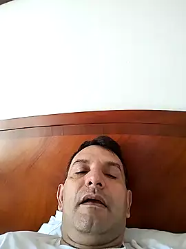 Snapshot of RogueTraveler chatting on 12/05/24, 02:55 RogueTraveler online show from 12/05/24, 02:55