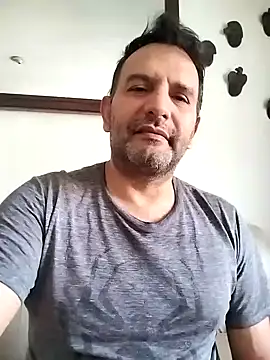 Snapshot of RogueTraveler chatting on 01/13/25, 02:42 RogueTraveler online show from 01/13/25, 02:42