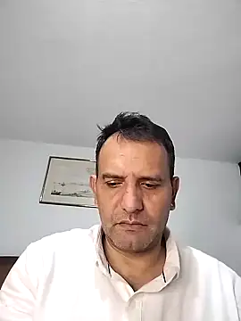 Snapshot of RogueTraveler chatting on 01/28/25, 03:25 RogueTraveler online show from 01/28/25, 03:25