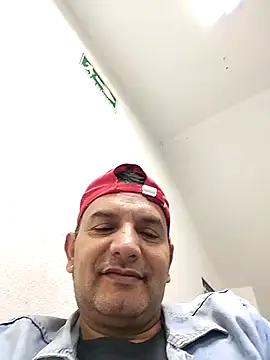 Snapshot of RogueTraveler chatting on 02/17/25, 03:09 RogueTraveler online show from 02/17/25, 03:09