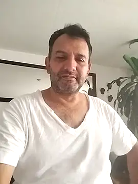 Snapshot of RogueTraveler chatting on 02/25/25, 03:16 RogueTraveler online show from 02/25/25, 03:16