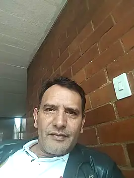 Snapshot of RogueTraveler chatting on 03/02/25, 04:10 RogueTraveler online show from 03/02/25, 04:10