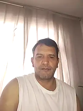 Snapshot of RogueTraveler chatting on 03/04/25, 03:37 RogueTraveler online show from 03/04/25, 03:37