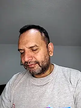 Snapshot of RogueTraveler chatting on 09/28/25, 03:12 RogueTraveler online show from 09/28/25, 03:12