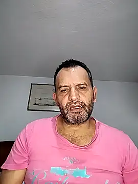 Snapshot of RogueTraveler chatting on 09/29/25, 03:55 RogueTraveler online show from 09/29/25, 03:55