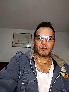 Snapshot of RogueTraveler chatting on 10/23/25, 02:55 RogueTraveler online show from 10/23/25, 02:55