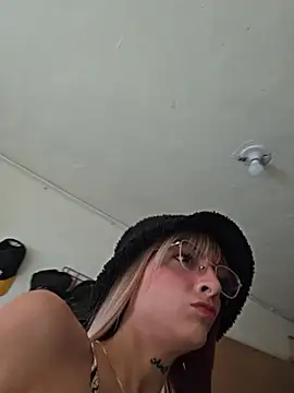 Snapshot of Dani_pegin chatting on 07/07/26, 01:04 Dani pegin online show from 07/07/26, 01:04