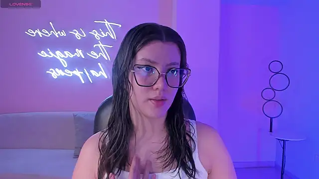 Snapshot of AmberFarrell chatting on 06/20/26, 08:11 AmberFarrell online show from 06/20/26, 08:11