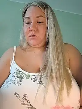 Snapshot of Anna_Curvy chatting on 10/24/25, 02:30 Anna Curvy online show from 10/24/25, 02:30