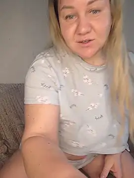 Snapshot of Anna_Curvy chatting on 02/07/26, 09:57 Anna Curvy online show from 02/07/26, 09:57