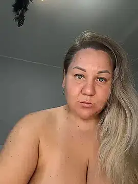 Snapshot of Anna_Curvy chatting on 07/21/26, 03:42 Anna Curvy online show from 07/21/26, 03:42