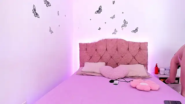 jade dakota   online show from 10/21/25, 12:00