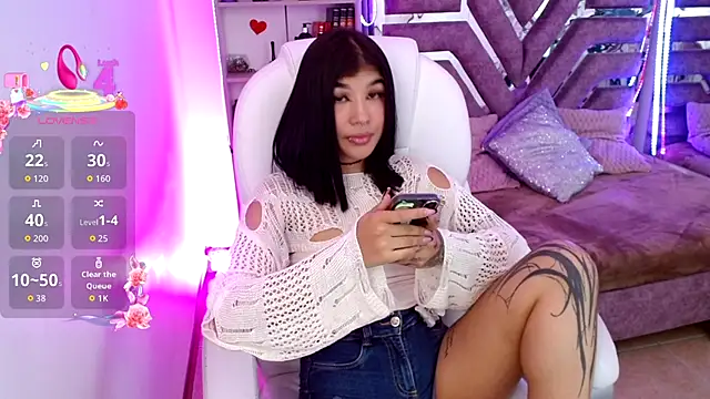 AliceWalker 11 online show from 12/04/25, 08:39