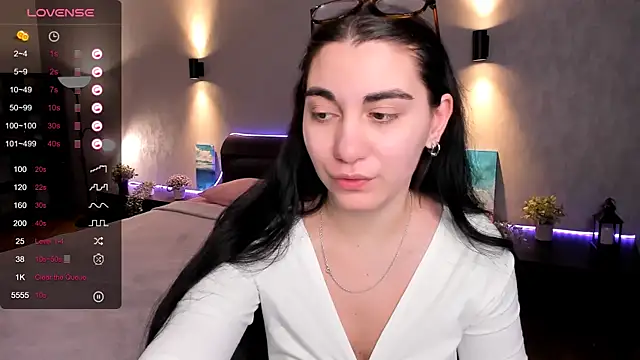 hannacheekss  online show from 02/12/25, 04:54