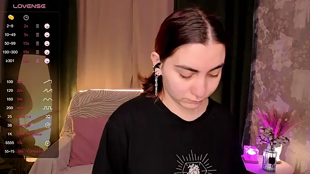 hannacheekss  online show from 10/03/25, 02:08