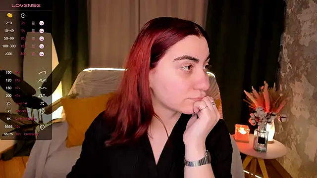 hannacheekss  online show from 12/03/25, 02:08