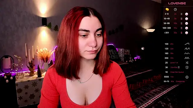 Snapshot of hannacheekss_ chatting on 12/19/25, 02:07 hannacheekss online show from 12/19/25, 02:07