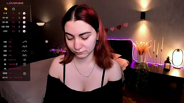 Snapshot of hannacheekss_ chatting on 01/13/26, 02:06 hannacheekss online show from 01/13/26, 02:06