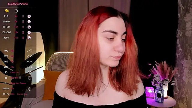 Snapshot of hannacheekss_ chatting on 02/12/26, 02:06 hannacheekss online show from 02/12/26, 02:06