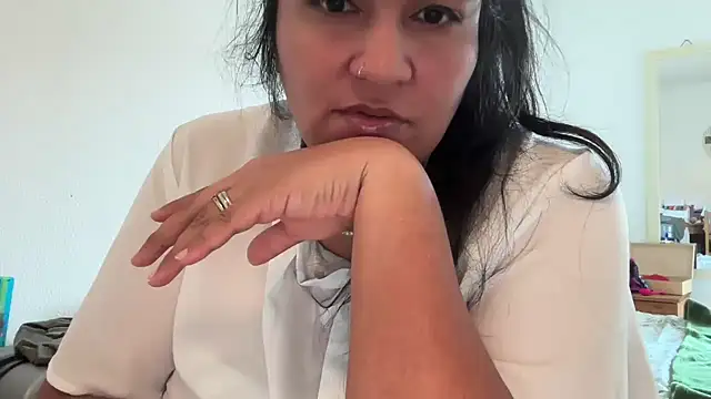 Snapshot of MashaCL chatting on 03/18/26, 10:07 MashaCL online show from 03/18/26, 10:07