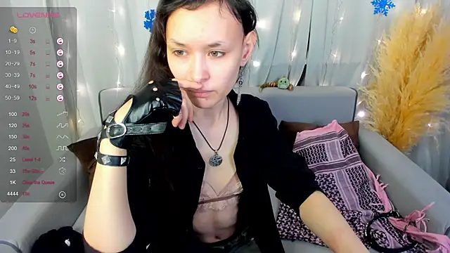Snapshot of Emily_Strikeee chatting on 12/30/24, 09:48 Emily Strikeee online show from 12/30/24, 09:48