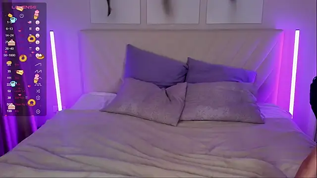 Emily Strikeee online show from 11/19/25, 10:04