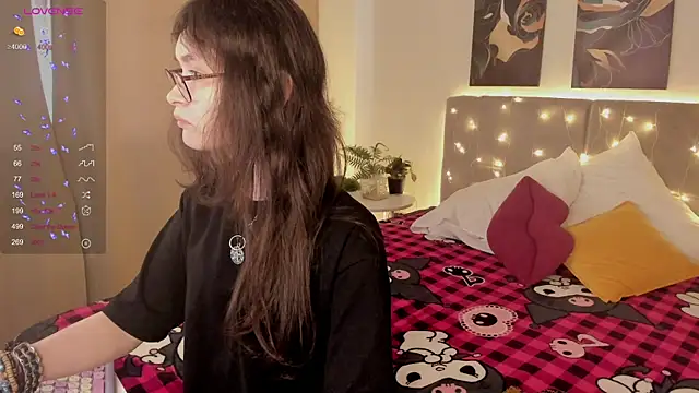 Emily Strikeee online show from 04/01/26, 02:01