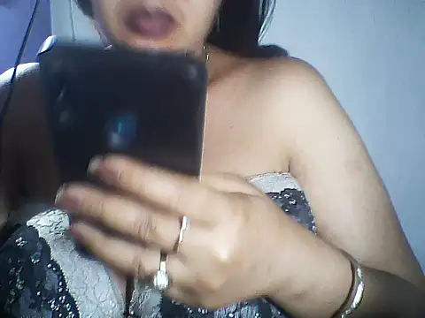 Snapshot of layanah12 chatting on 07/15/26, 09:42 layanah12 online show from 07/15/26, 09:42