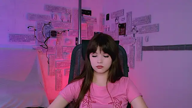 Snapshot of EvaThopson chatting on 03/07/26, 11:18 EvaThopson online show from 03/07/26, 11:18