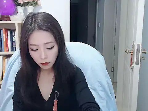 Snapshot of SuSushi728 chatting on 01/18/26, 04:11 SuSushi728 online show from 01/18/26, 04:11