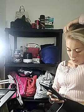 Snapshot of Tefannyy_ chatting on 03/17/26, 02:42 Tefannyy online show from 03/17/26, 02:42